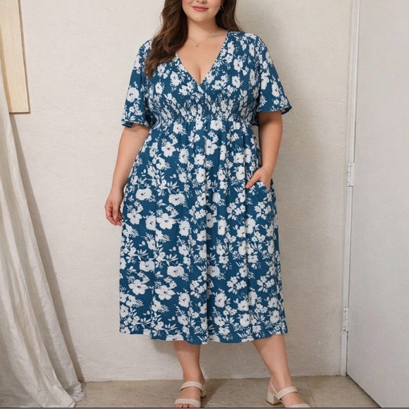 BloomChic Dresses & Skirts - BloomChic Blue and White Flutter Sleeve Sundress